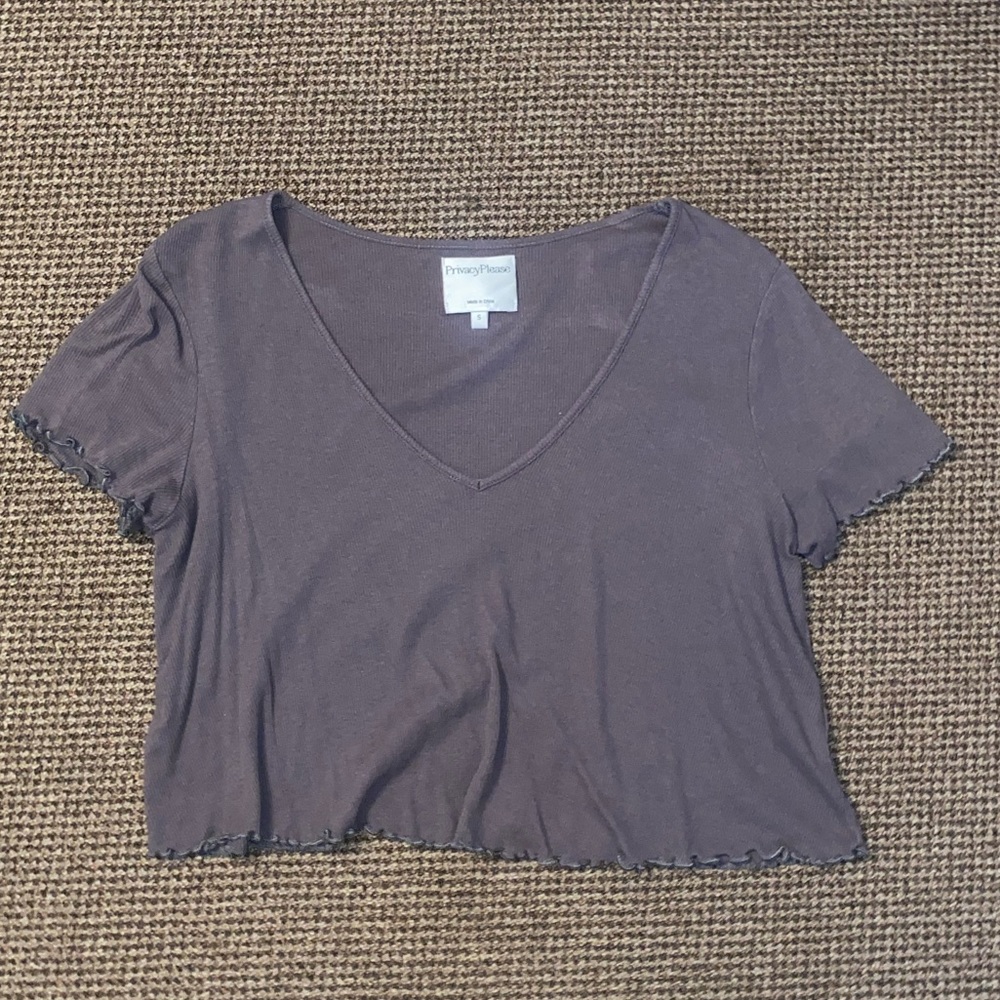 Soft cropped v neck t-shirt
